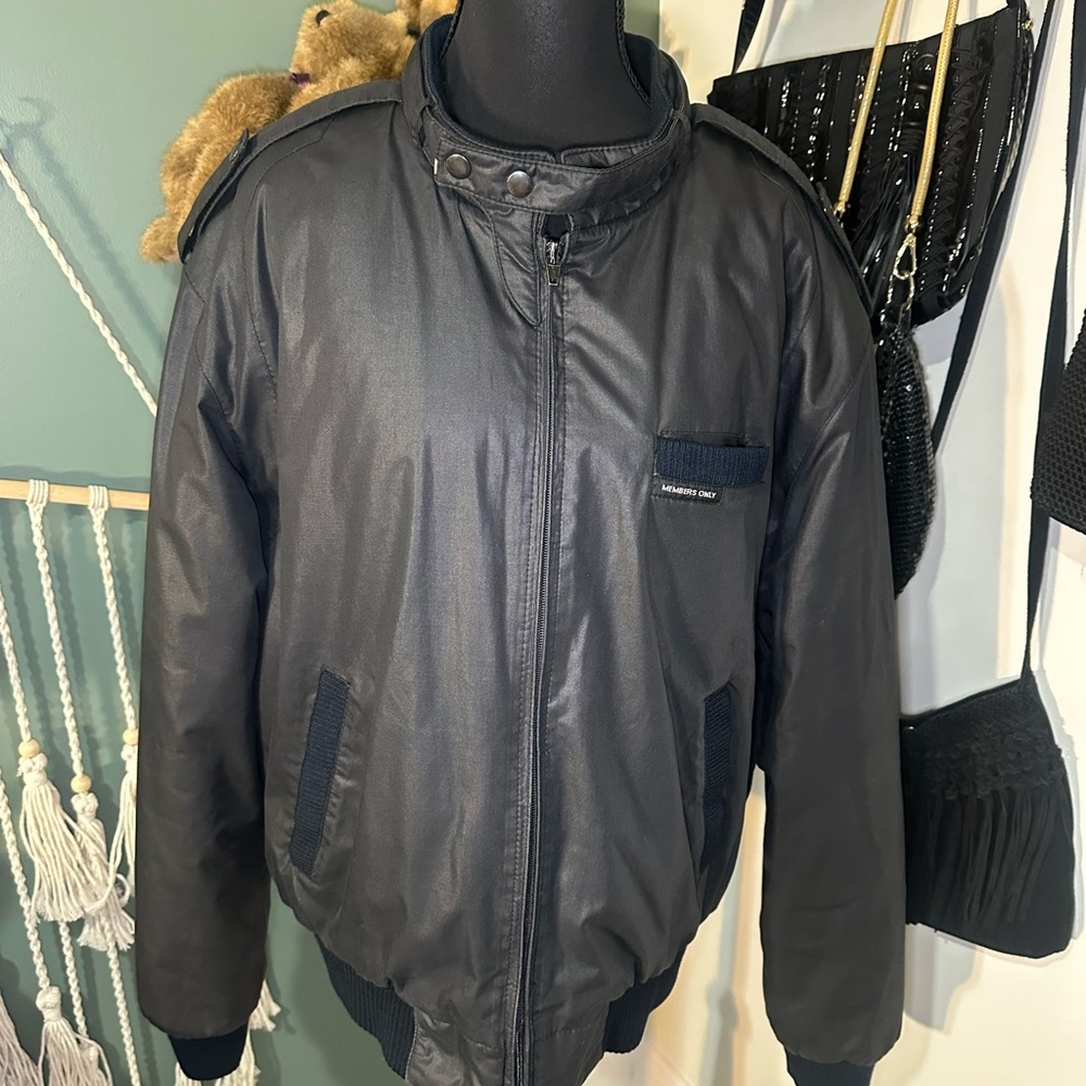 Vintage Members Only Unisex Black Bomber Jacket 42 80s 90s Women’s Large